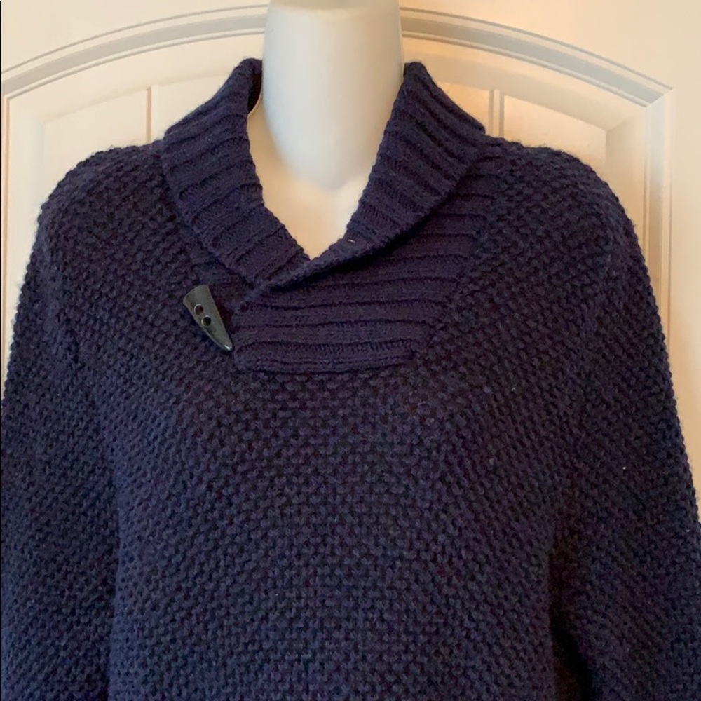 sweater - Picture 3 of 6